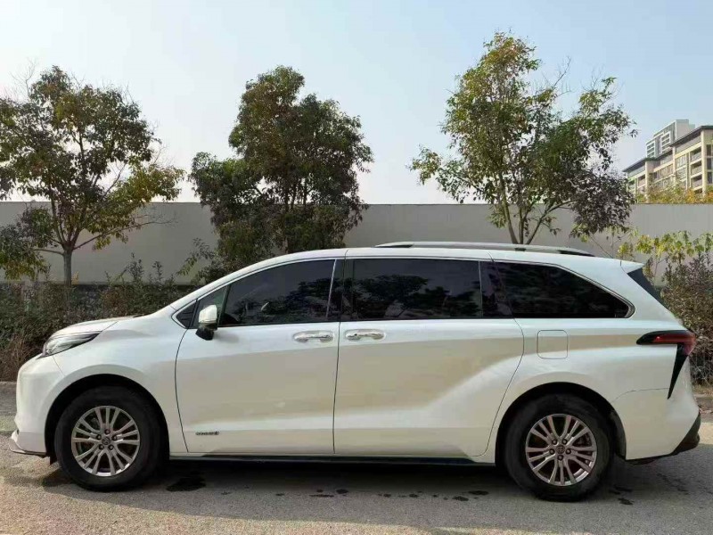 十堰22年丰田塞纳3