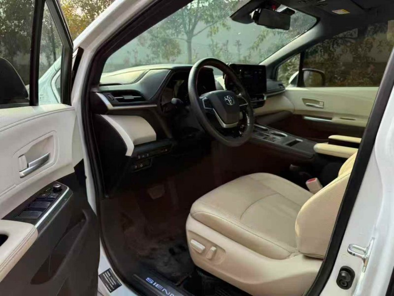 十堰22年丰田塞纳6