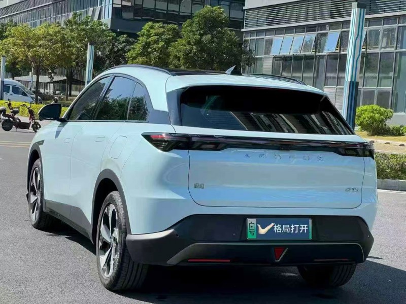 东莞25年极狐汽车阿尔法8