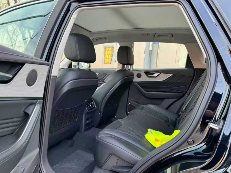 保定25年红旗HS56