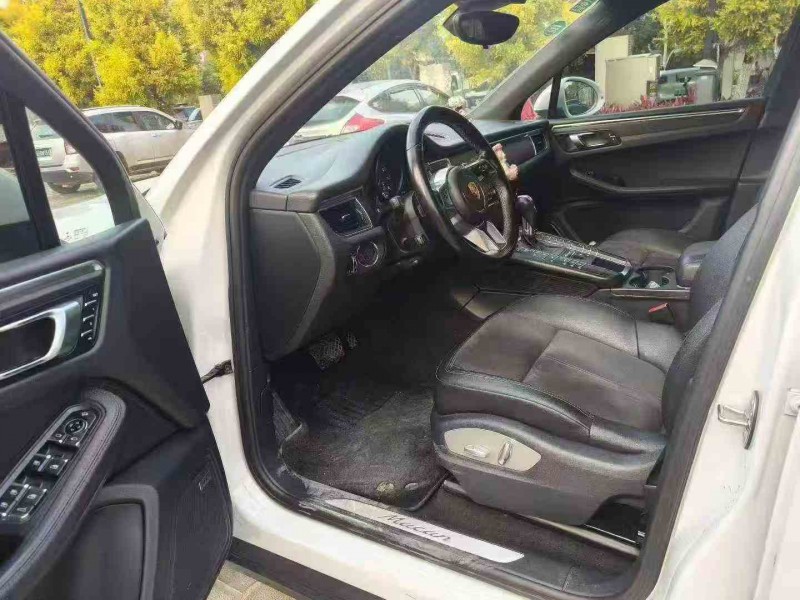 保山16年保时捷Macan6