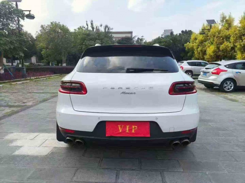 保山16年保时捷Macan9