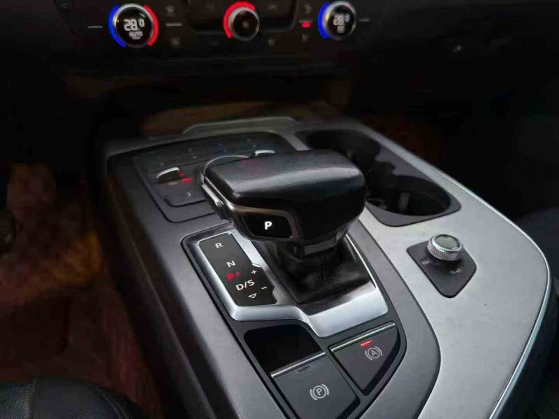 昭通17年奥迪Q75