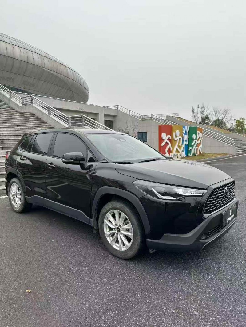 景德镇23年丰田锐放3