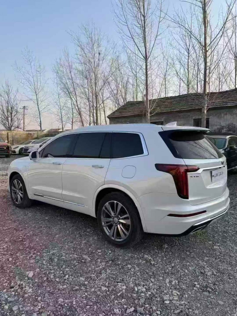 枣庄20年凯迪拉克XT68
