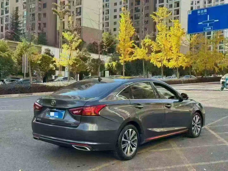 思茅21年长安汽车睿骋7