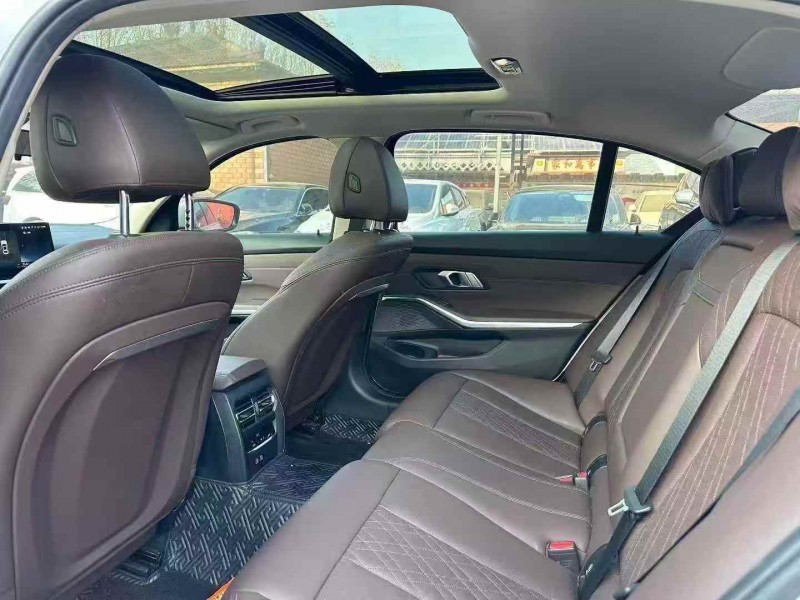 淄博23年宝马3系8