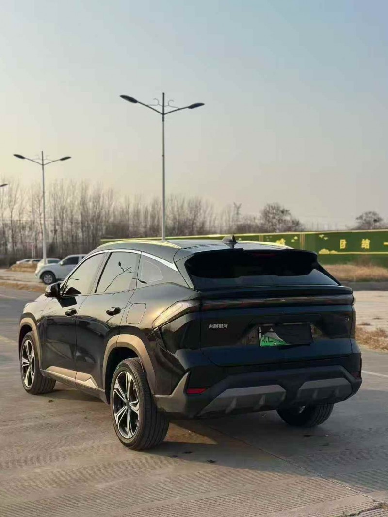 东营25年吉利银河6