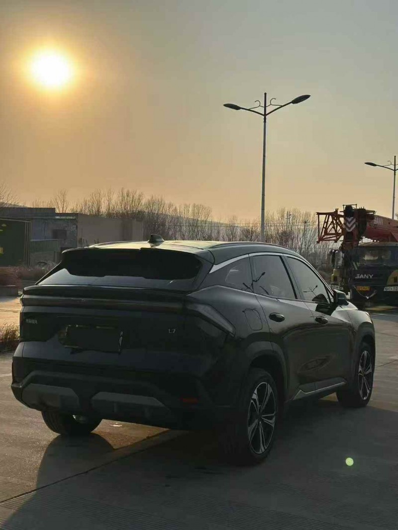 东营25年吉利银河7