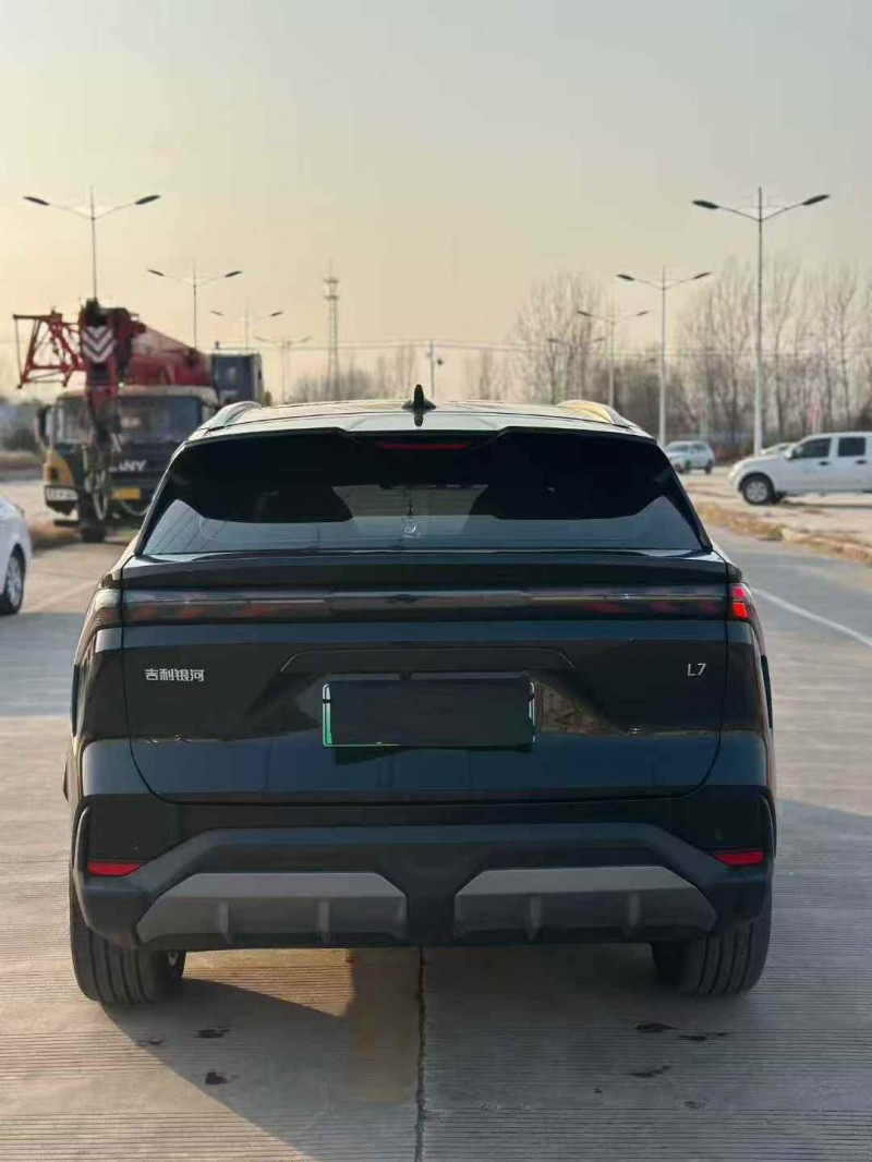 东营25年吉利银河8