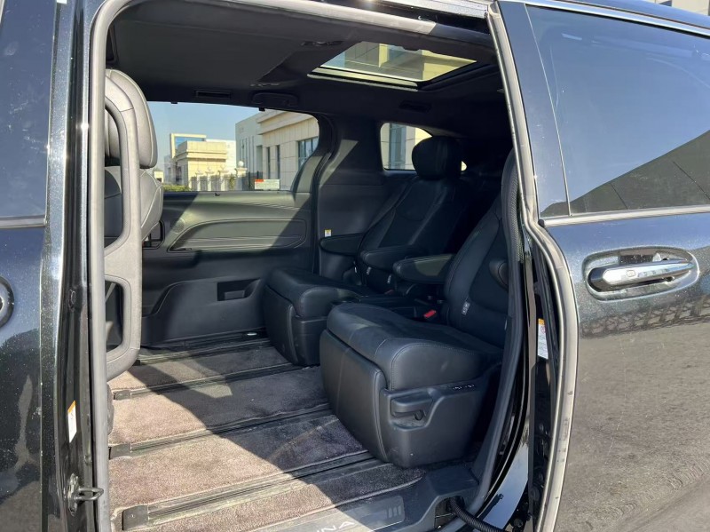 盐城23年丰田塞纳6