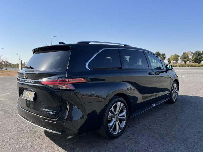 盐城23年丰田塞纳8