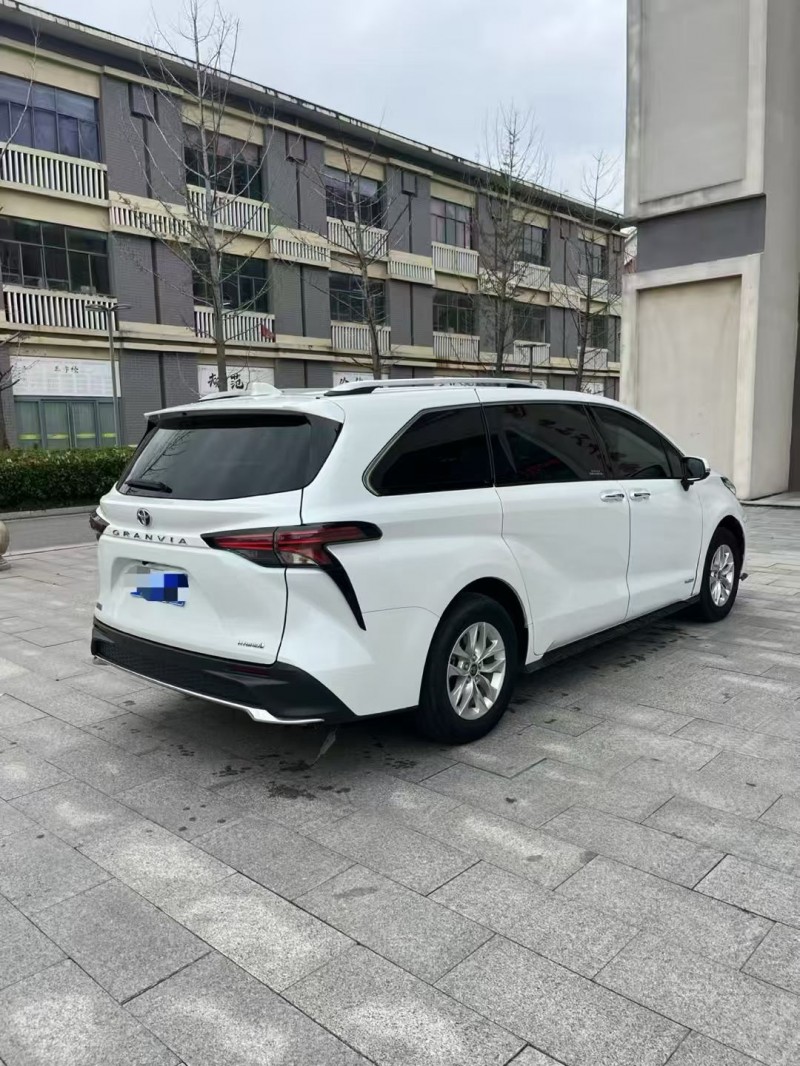 南昌23年丰田格瑞维亚3