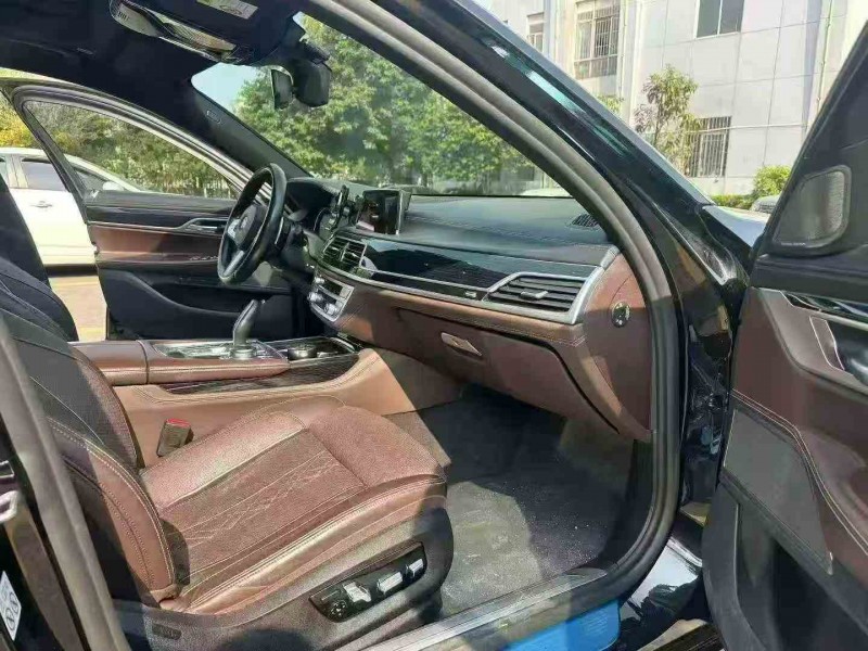 吉安19年宝马7系4