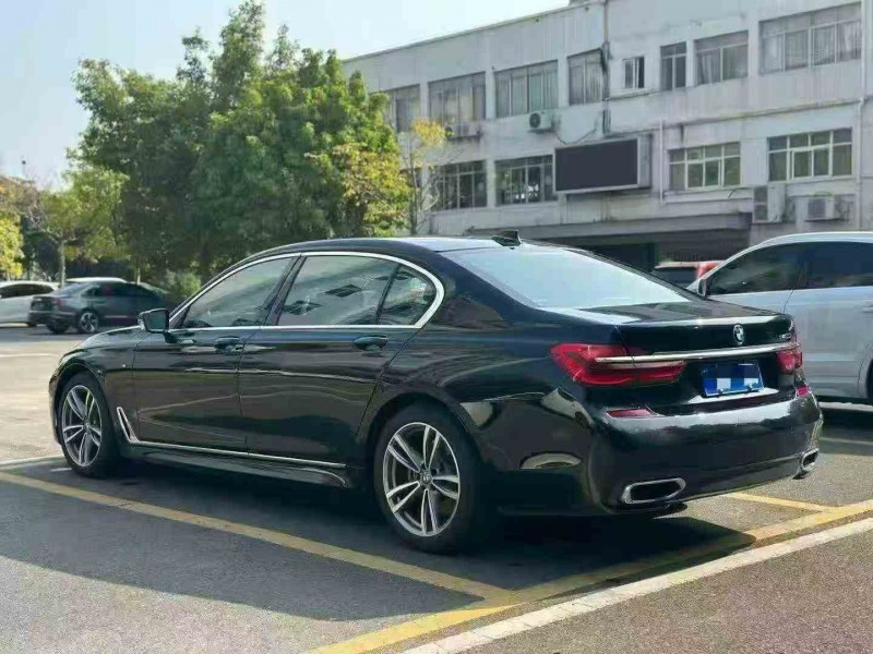 吉安19年宝马7系8