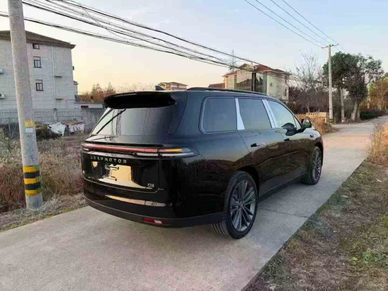 衢州25年零跑汽车C168