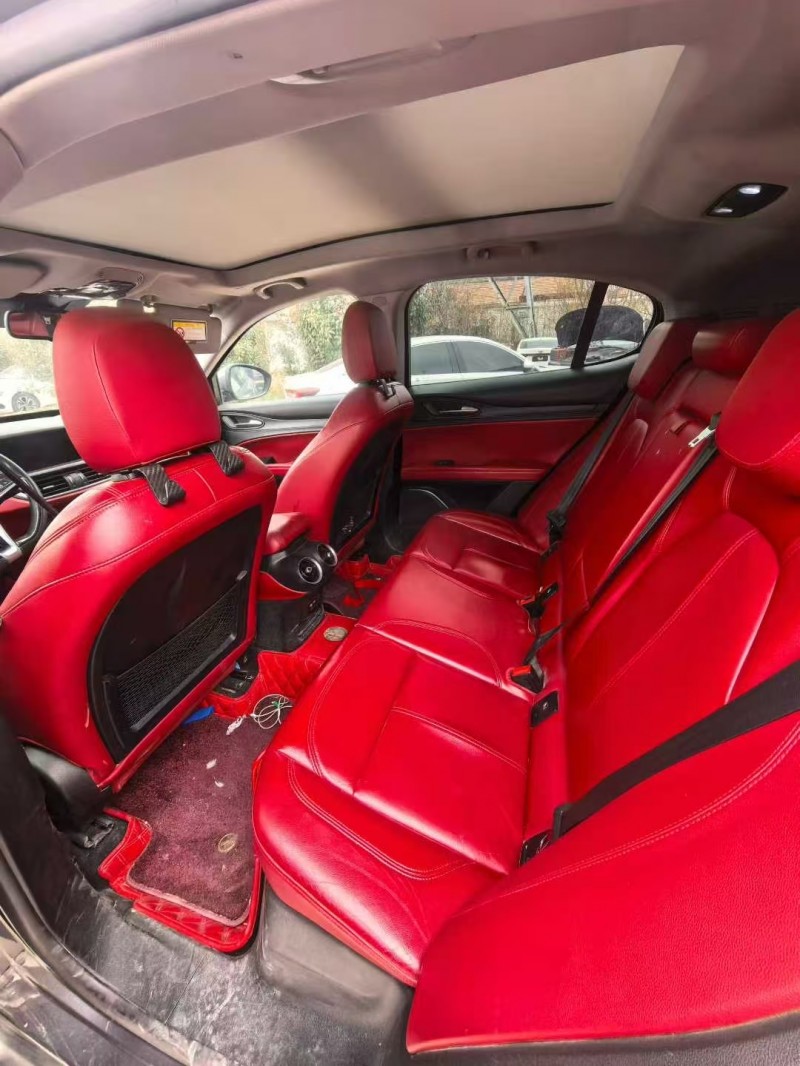 菏泽19年阿尔法·罗密欧Stelvio4