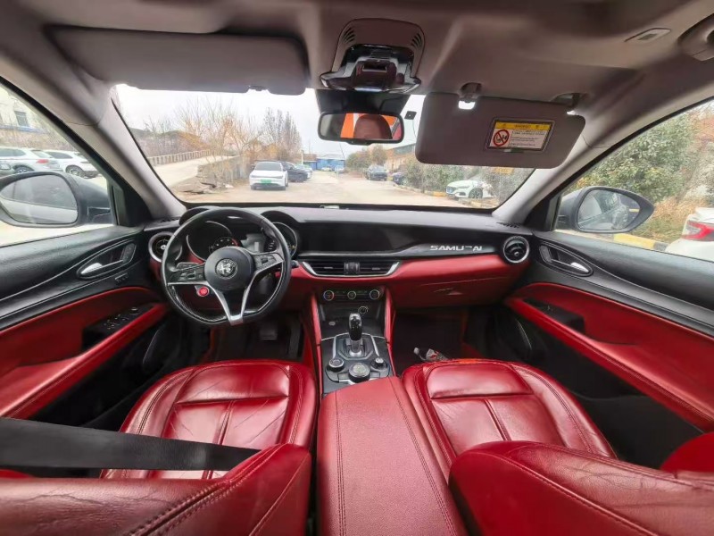 菏泽19年阿尔法·罗密欧Stelvio5