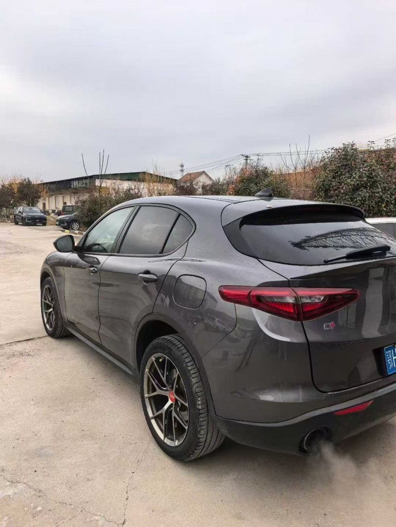 菏泽19年阿尔法·罗密欧Stelvio7