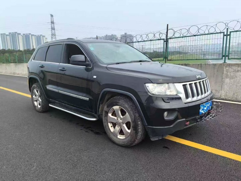 郑州13年Jeep大切诺基2