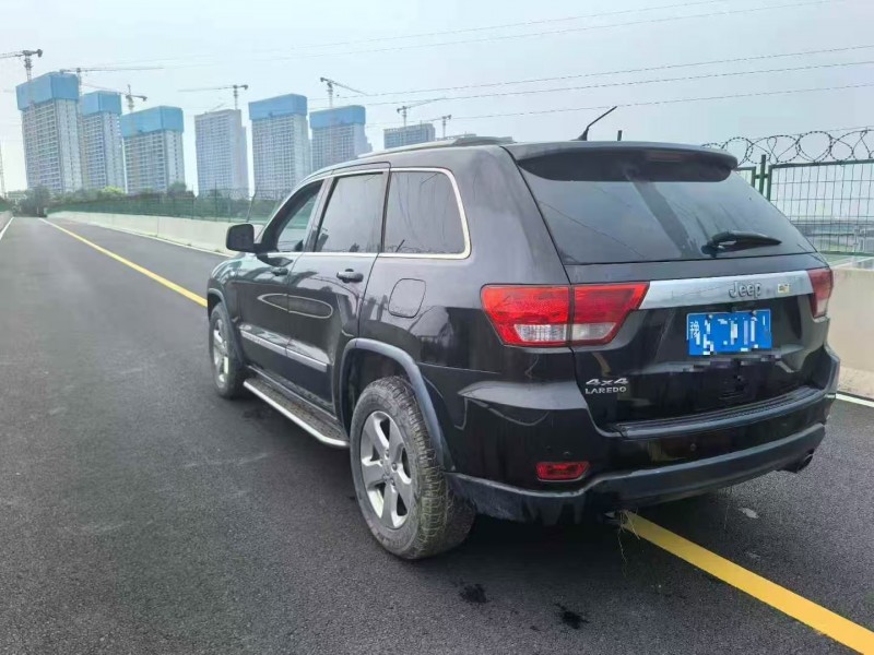 郑州13年Jeep大切诺基4