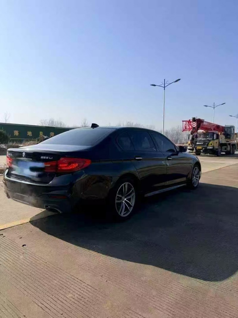 济宁18年宝马5系8