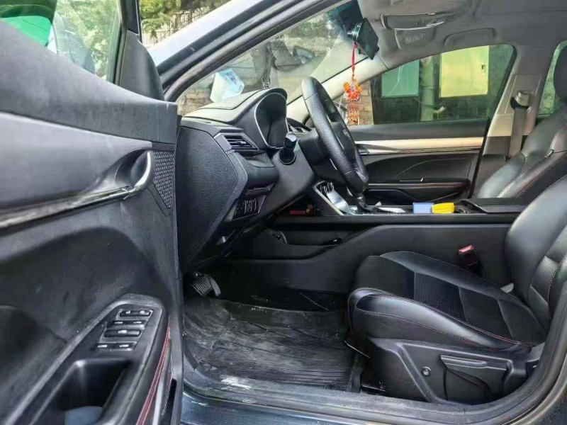 济宁19年吉利缤瑞4