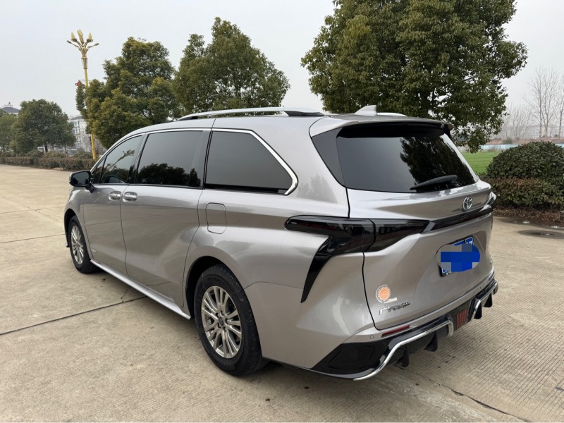 佛山22年丰田塞纳5