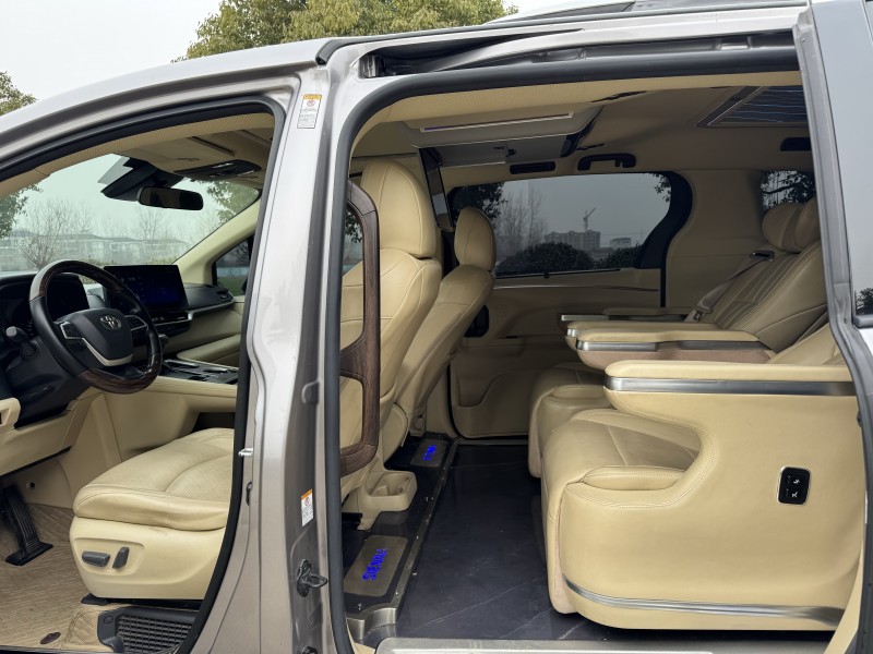 佛山22年丰田塞纳6