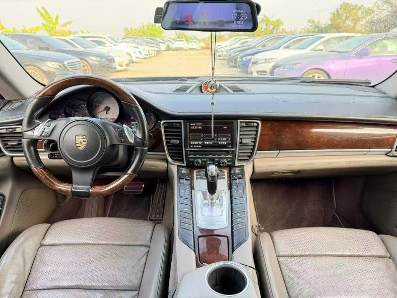 广州10年保时捷帕拉梅拉5