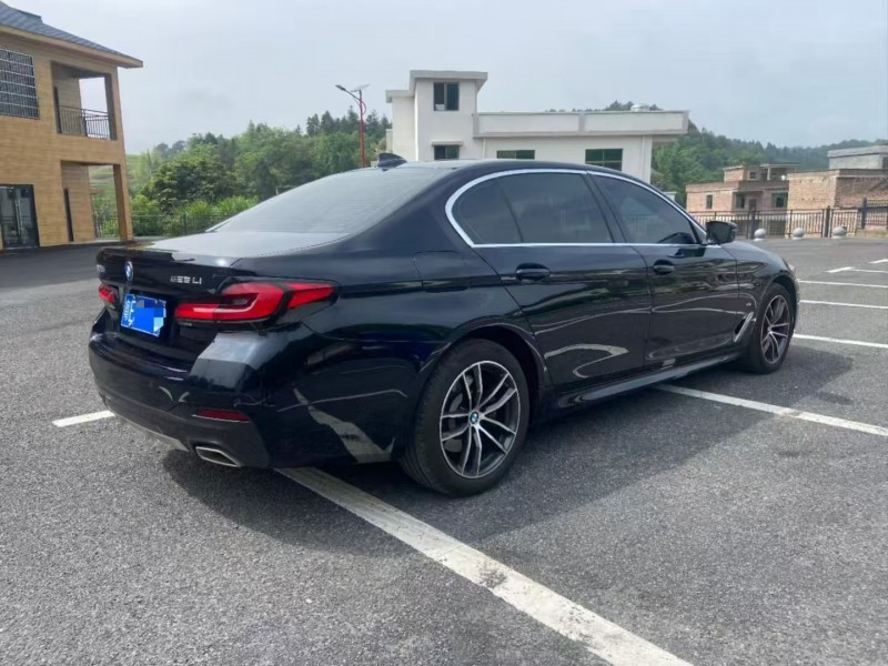 广州23年宝马3系8