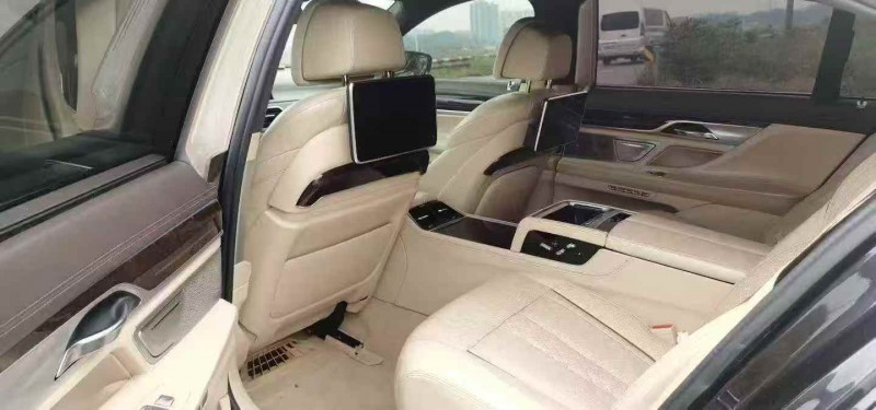 张家界17年宝马7系4