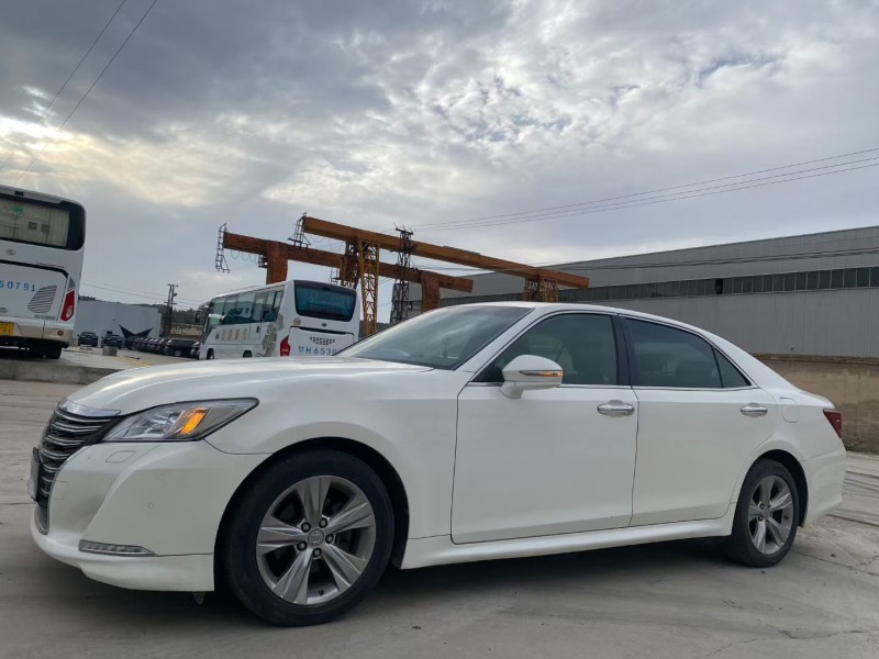 兰州16年丰田皇冠2