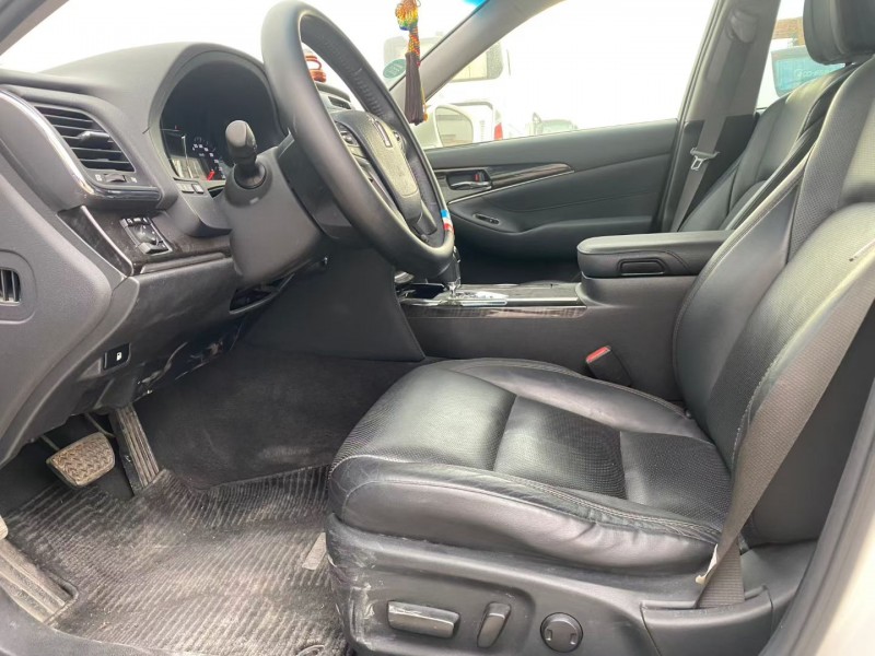 兰州16年丰田皇冠4