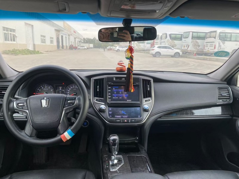 兰州16年丰田皇冠5