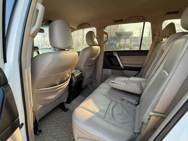 青岛13年丰田普拉多5