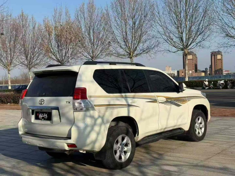 青岛13年丰田普拉多8