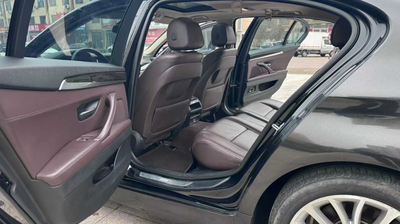 济宁17年宝马5系6