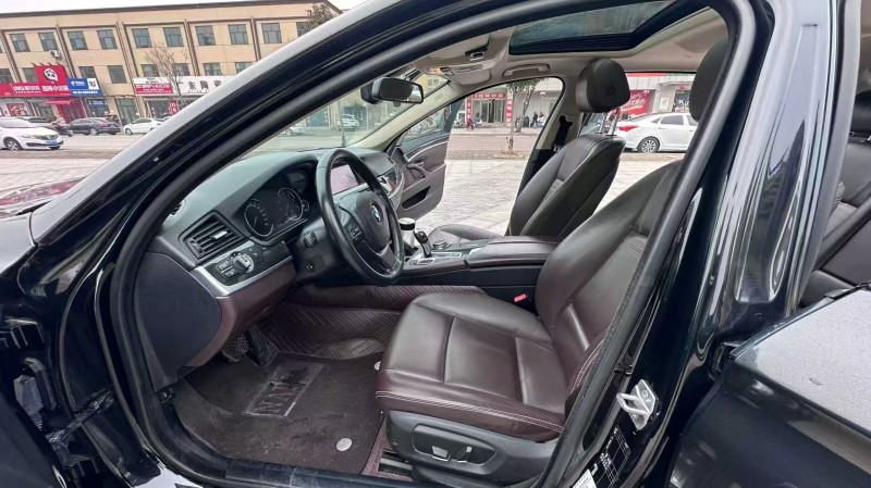 济宁17年宝马5系8