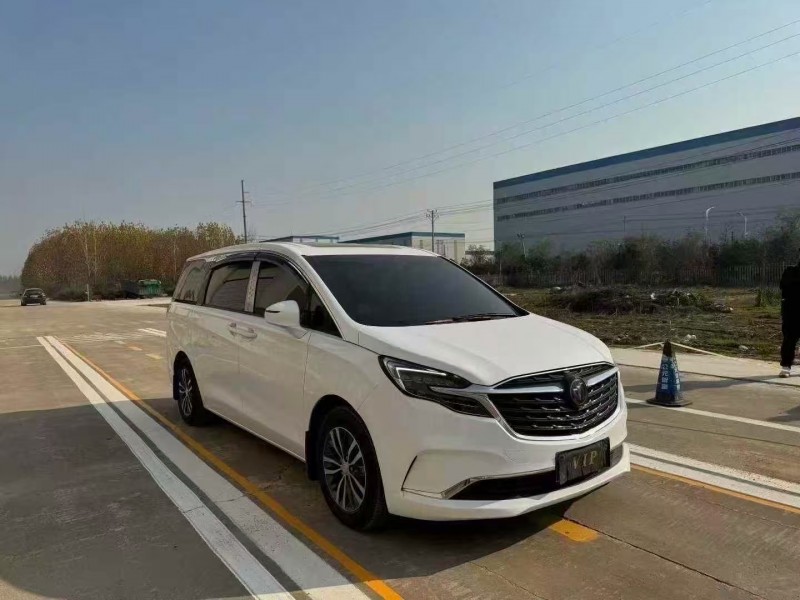 菏泽22年别克GL82