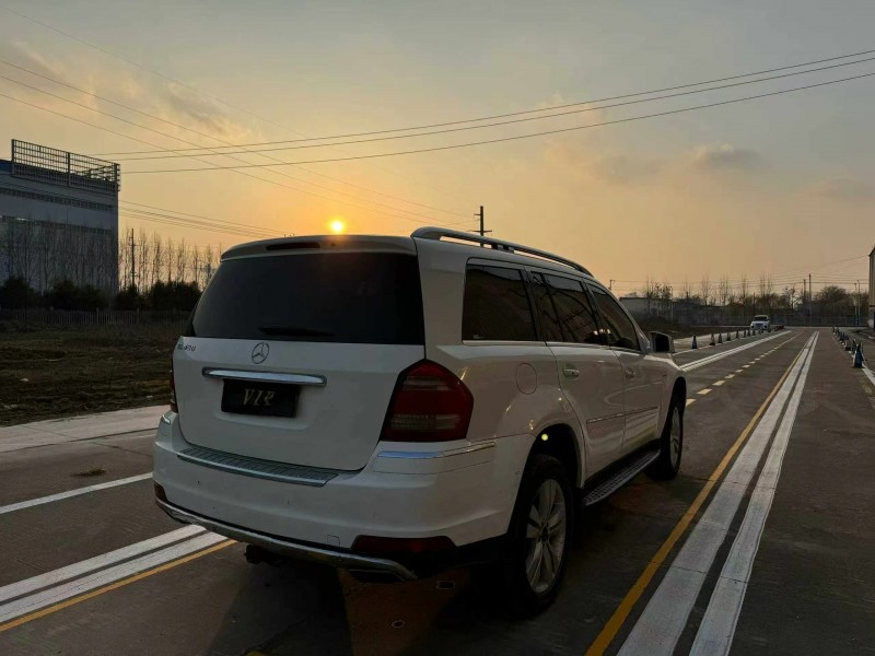 菏泽10年奔驰GL7