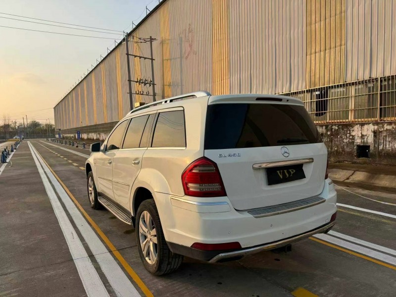 菏泽10年奔驰GL8