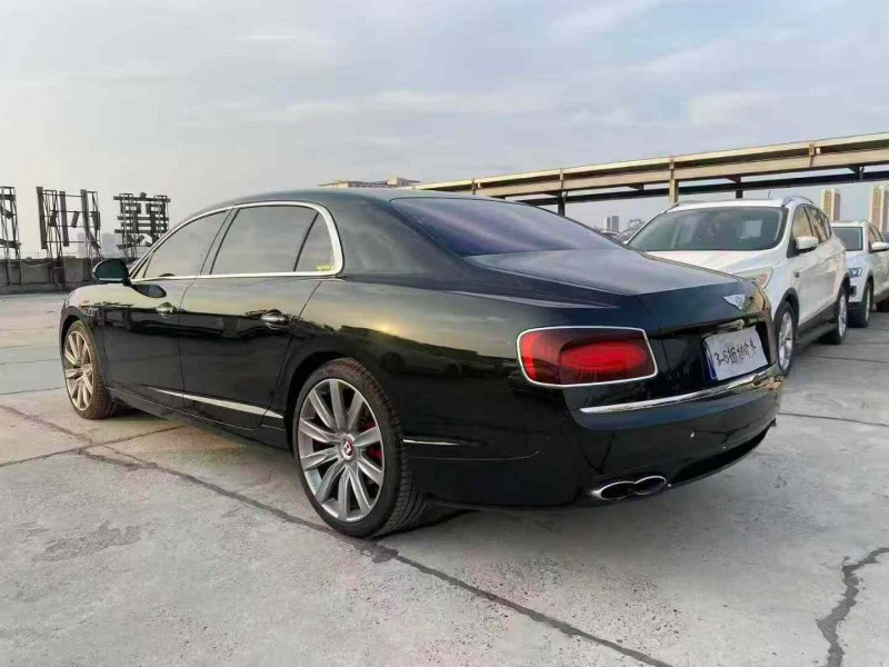 襄阳18年宾利飞驰7