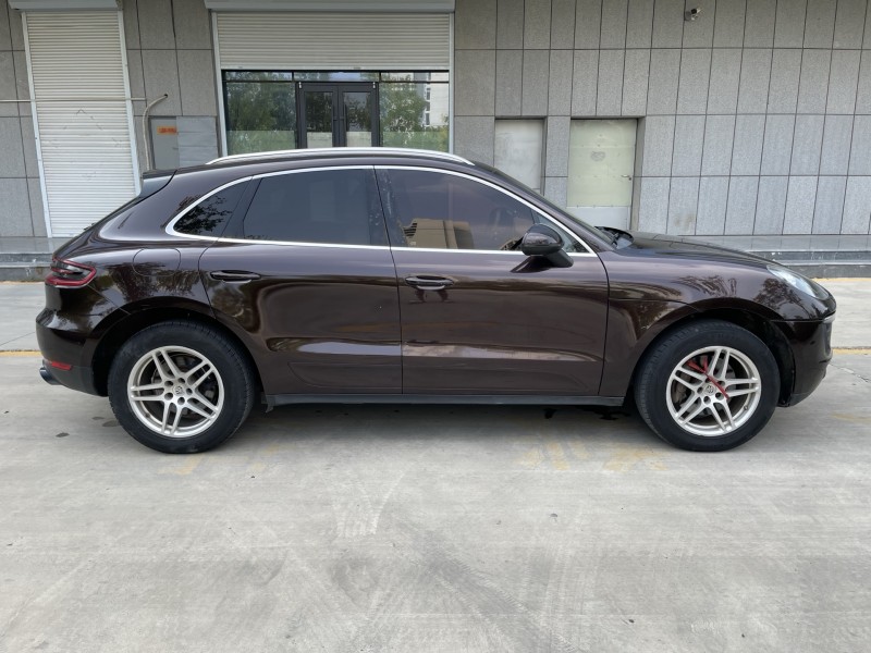 济宁17年保时捷Macan7