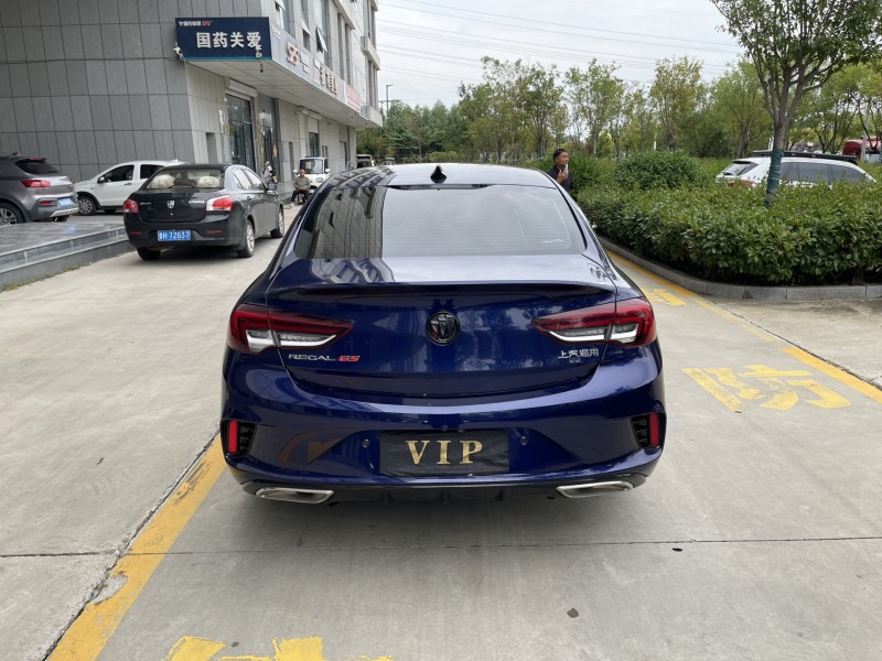 济宁21年别克君威9