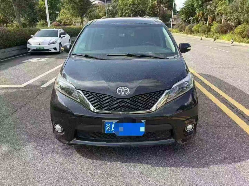 深圳17年丰田塞纳1