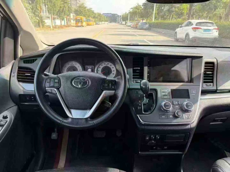 深圳17年丰田塞纳6