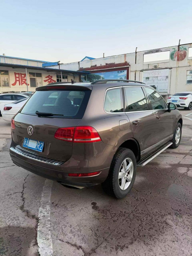 东营13年大众途锐8