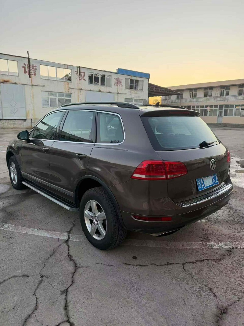 东营13年大众途锐9