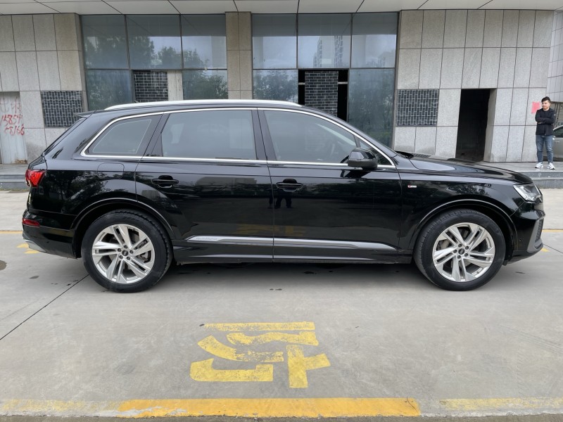 济宁24年奥迪Q77